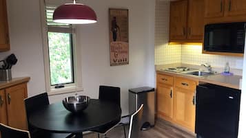 Fridge, microwave, oven, coffee/tea maker