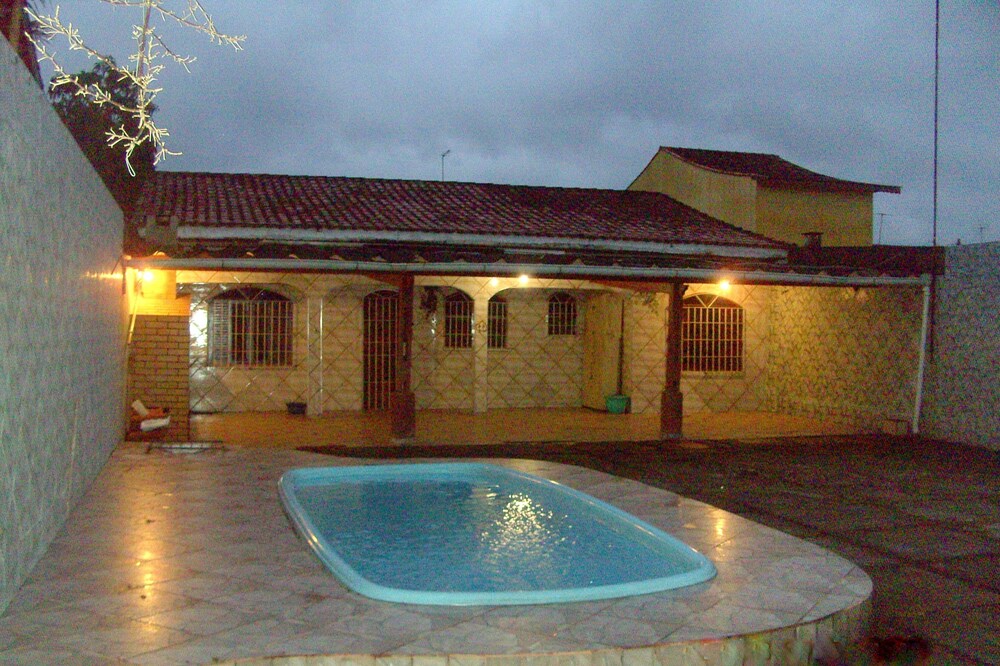 Large 02 bedroom house with pool