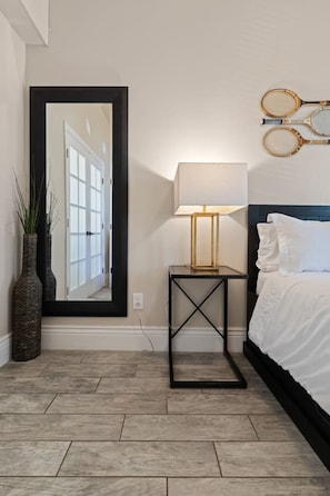 2 habitaciones, escritorio, tabla de planchar con plancha y wifi gratis 