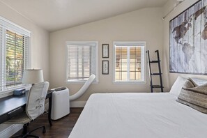 2 chambres, bureau, fer et planche à repasser, accès au Wi-Fi (inclus)