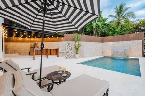 Outdoor pool - Private piece of luxury living in Manuel Antonio - 5 minutes to Marina Pez Vela. (Manuel Antonio)