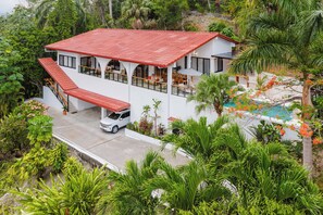 Exterior - Private piece of luxury living in Manuel Antonio - 5 minutes to Marina Pez Vela. (Manuel Antonio)
