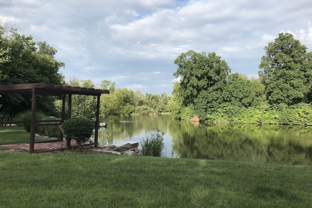 Springport Guesthouse at Lake Lillidel.