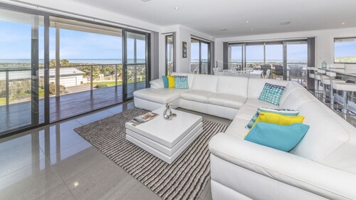 Stunning on Stacey - 42 Stacey Drive