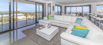 Stunning on Stacey - 42 Stacey Drive