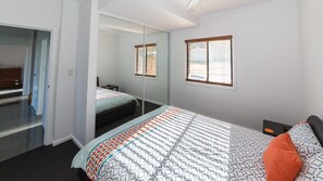 5 bedrooms, iron/ironing board