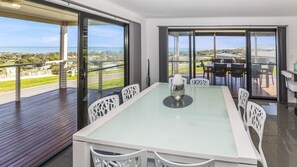Dining - Stunning on Stacey - 42 Stacey Drive (CARRICKALINGA)