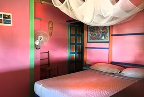 3 habitaciones, caja de seguridad en la habitación y escritorio 
