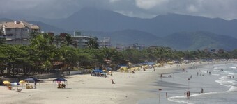 108 - AMAZING LOCATION - NOBLE AREA OF PRAIA GRANDE (JUST 100 METERS)