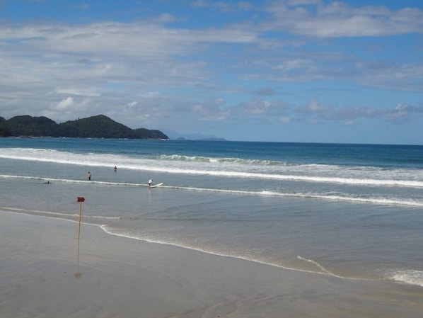 Una spiaggia nelle vicinanze