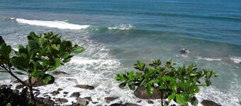 108 - AMAZING LOCATION - NOBLE AREA OF PRAIA GRANDE (JUST 100 METERS)