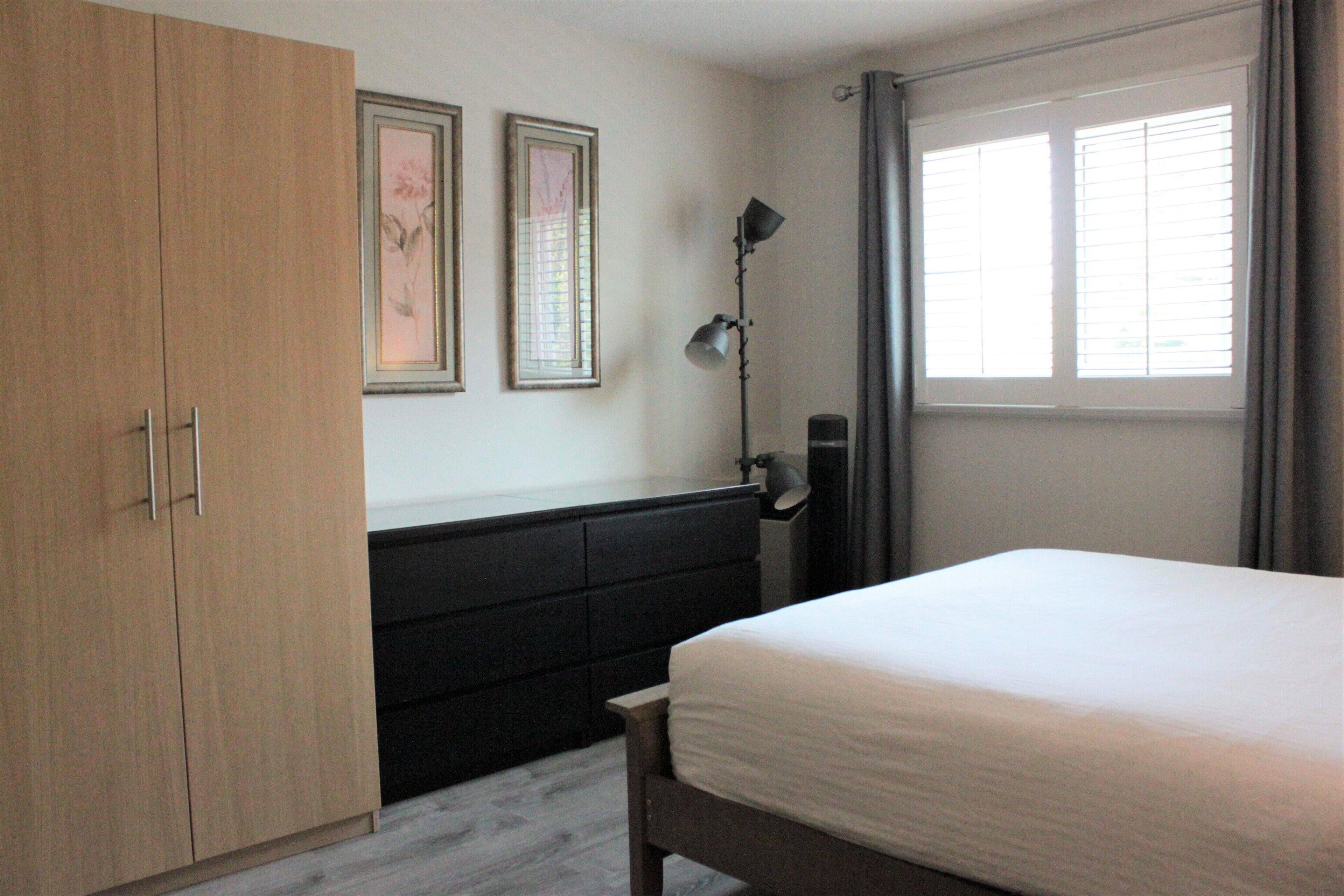 Modern Condo in Cranberry Village, Near Lake Beaches Trails Spa Ski Hills