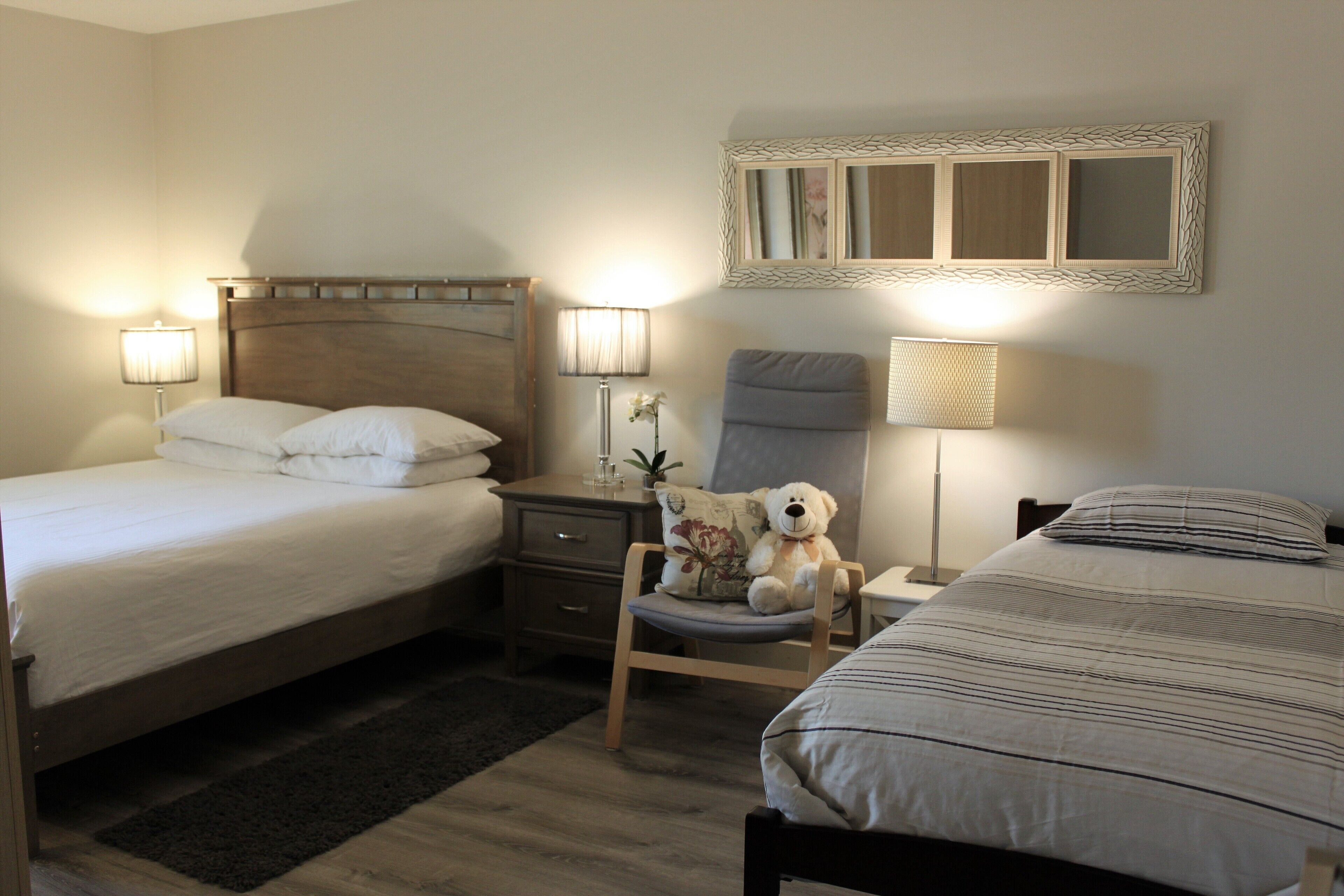 Modern Condo in Cranberry Village, Near Lake Beaches Trails Spa Ski Hills