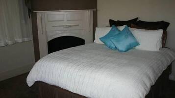 4 Schlafzimmer, Bügeleisen/Bügelbrett, Bettwäsche