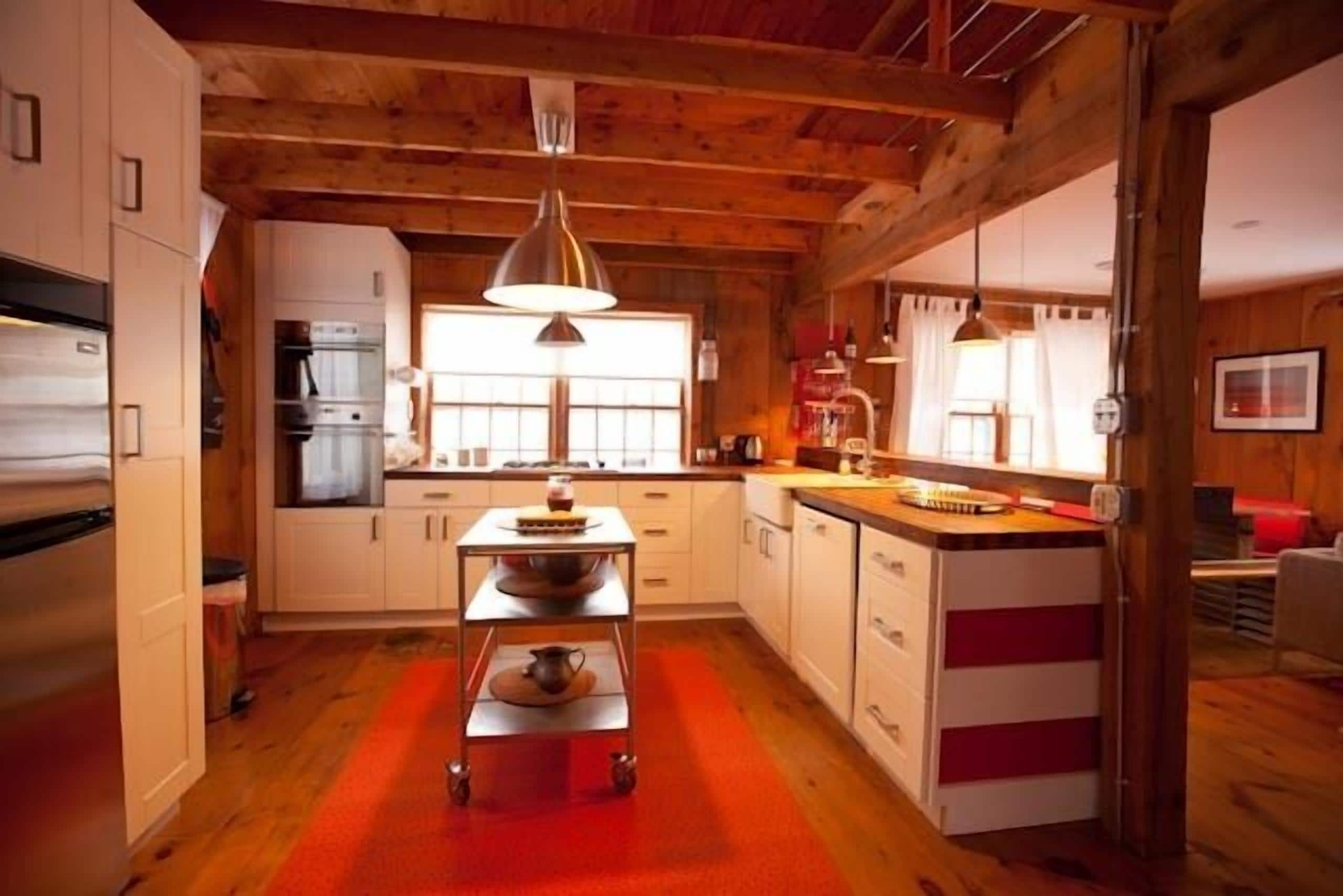 Retro Modern Barn Apartment in the Heart of Grafton