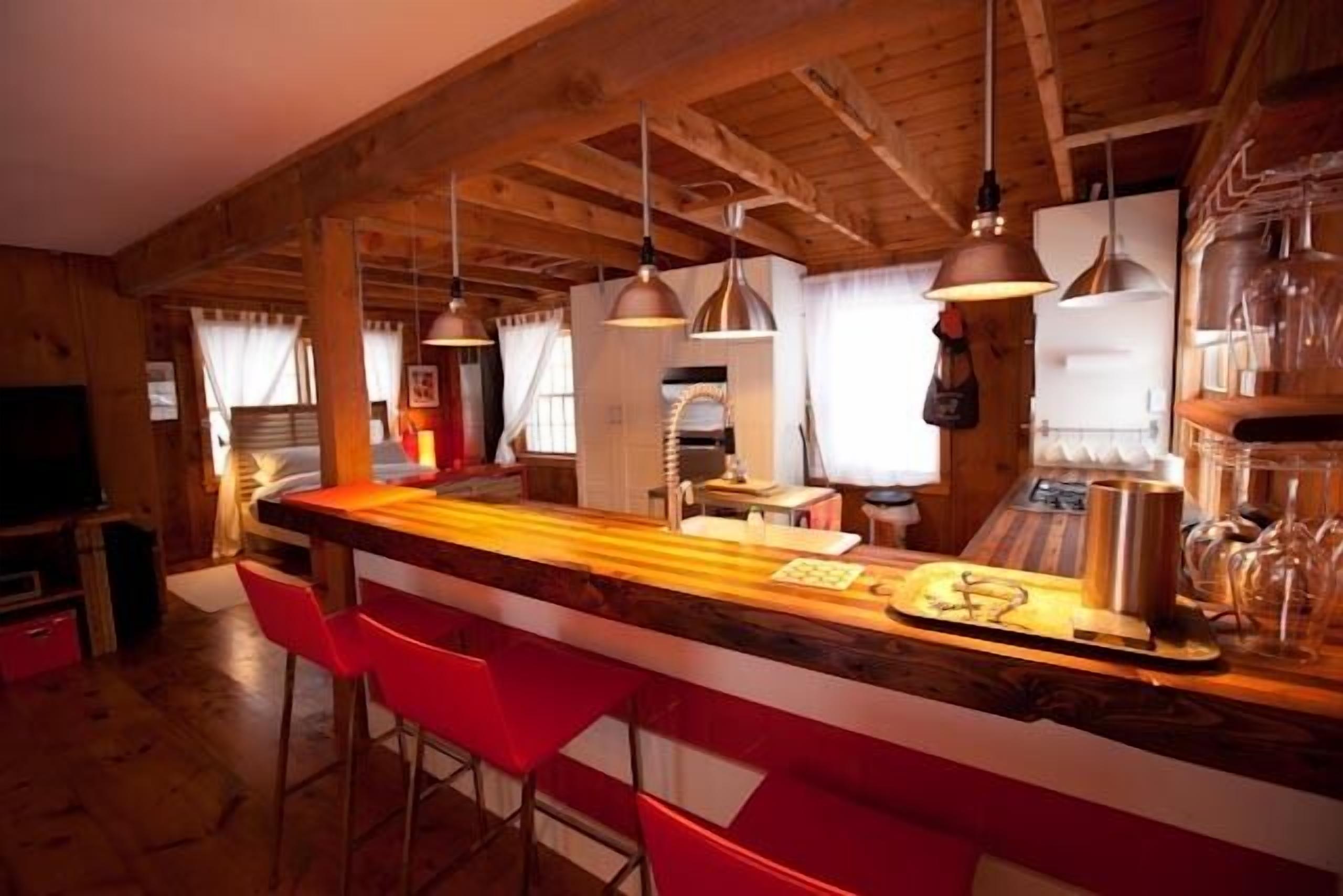 Retro Modern Barn Apartment in the Heart of Grafton