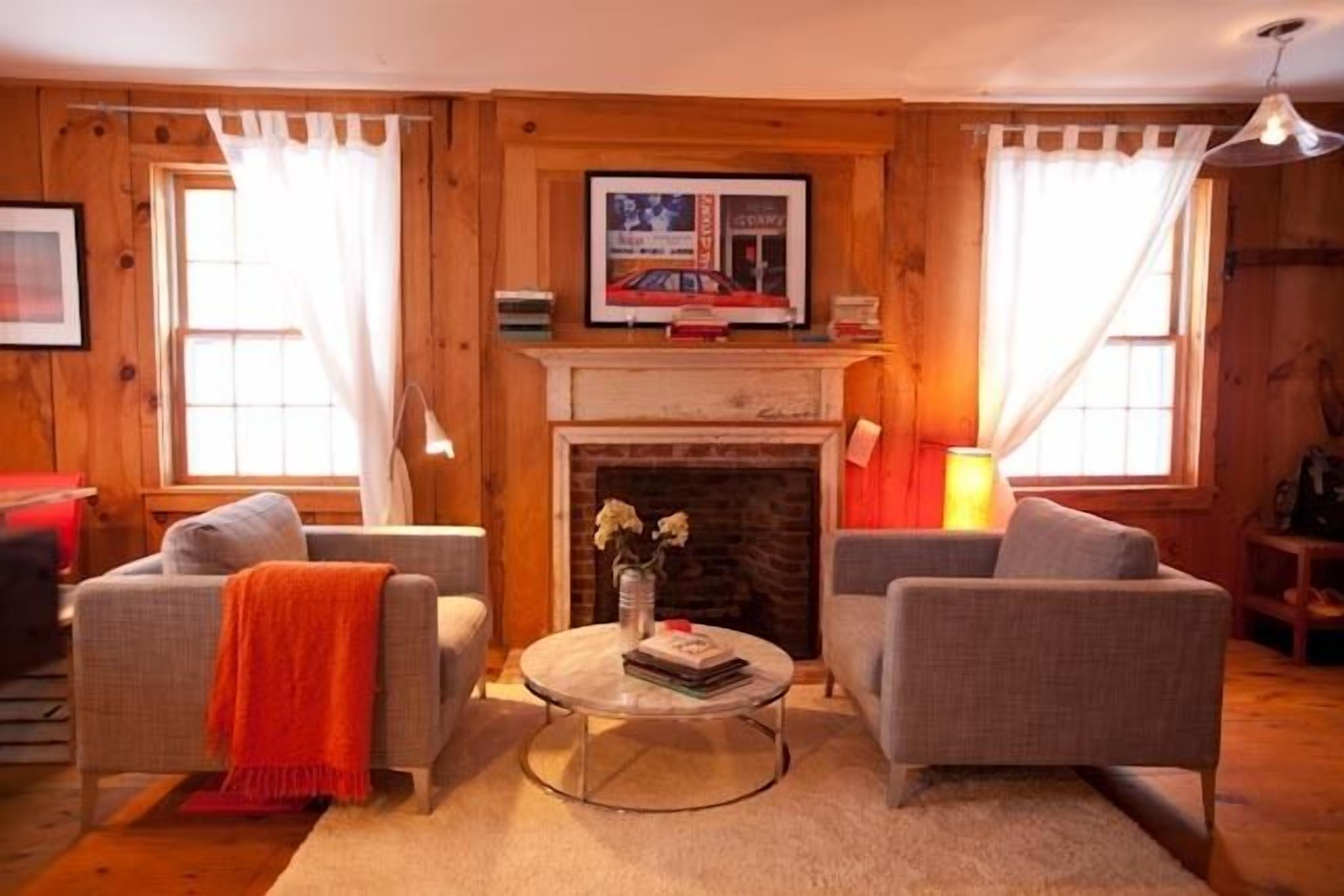 Retro Modern Barn Apartment in the Heart of Grafton