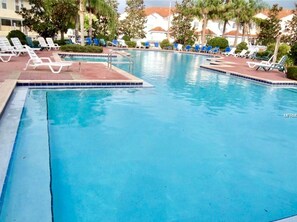 Piscine extérieure, piscine chauffée
