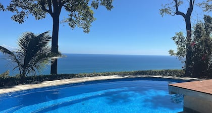 Pool, stunning ocean view, quiet, stairway to beach, ECO house