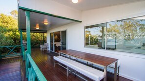 Outdoor dining - NICK'S PLACE - ON BEACH HOLIDAY HOUSE (AGNES WATER)