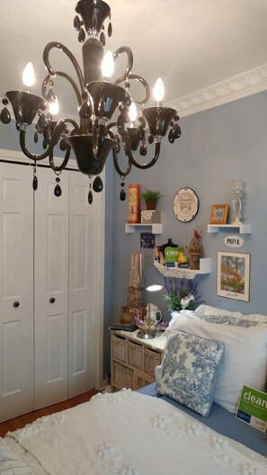 1 bedroom, desk, iron/ironing board, free WiFi - MERLOT SUNSET-Best BnB value around-BEST BREAKFAST BUFFET included (Portland)