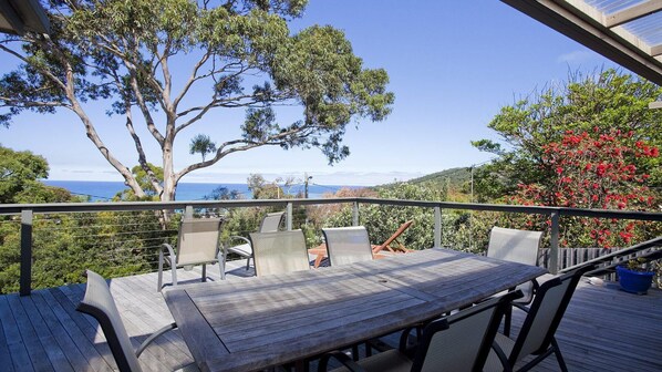 Outdoor dining - Ben-My-Chree - Family Getaway (Lorne)
