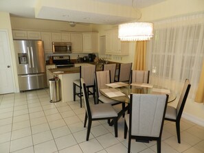 Fridge, microwave, oven, dishwasher - Regal Beach Club #613 (Seven Mile Beach)
