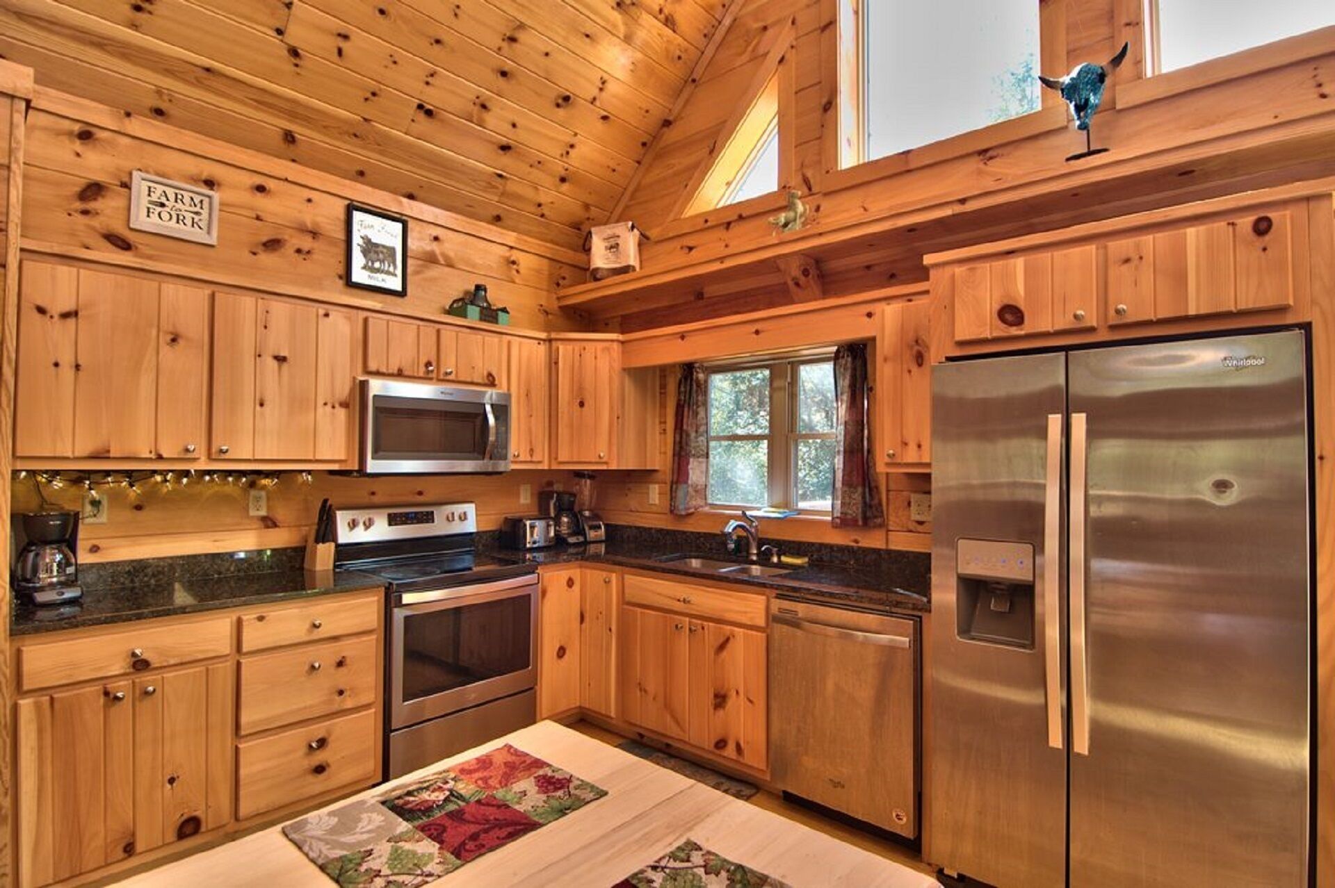 Log Cabin 2 acre borders Lehigh River & Trail - Game room, Bar, Fire Pit, decks