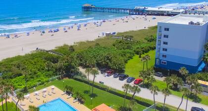 Direct Oceanfront condo prĂšs de Cocoa Beach Pier! Condo 2 chambres / 2 salles de bain