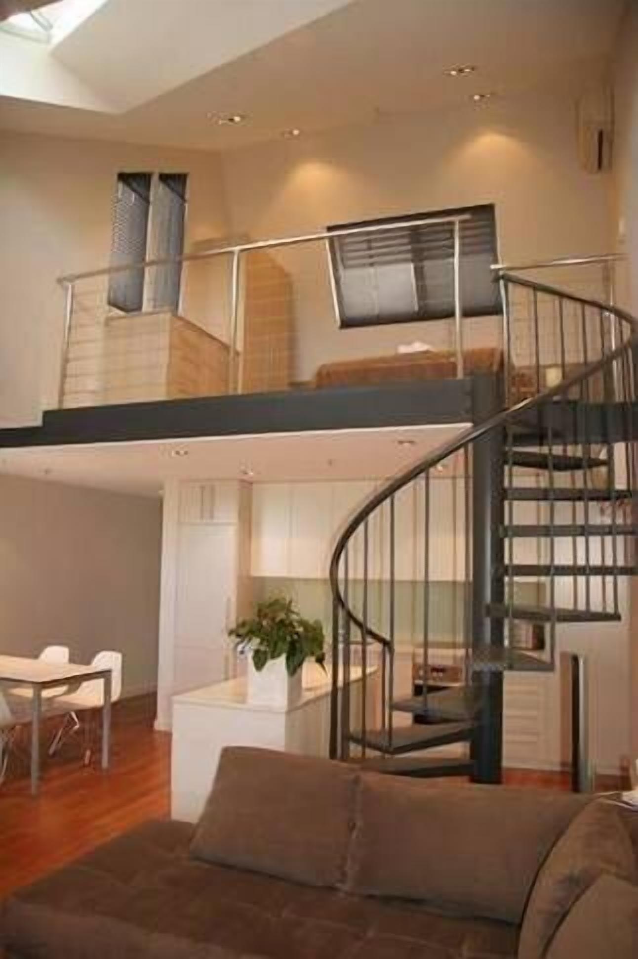 Semaphore Blue Apartments — image 2