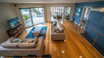 DVD-soitin, pöytätennispöytä