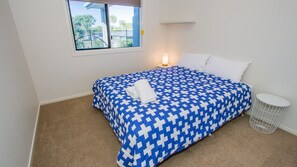 4 bedrooms, WiFi, bed sheets