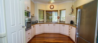 MARINE BREAK Agnes Water - secure boat parking inside yard, outside pet welcome