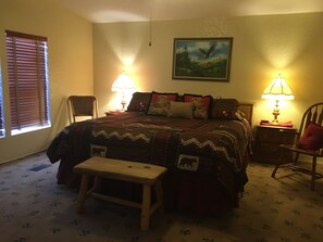 5 chambres, fer et planche à repasser, lit de bébé portatif