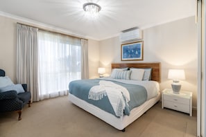 3 bedrooms, in-room safe, desk, iron/ironing board