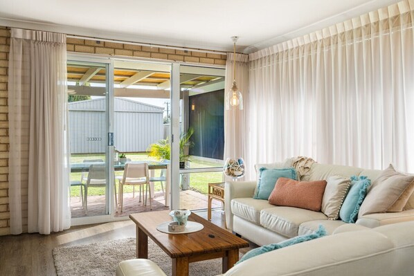 Smart TV, fireplace, DVD player, books