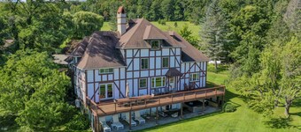 Hyr en hel egendom i hjärtat av vinlandet!  Bästa vyn runt!