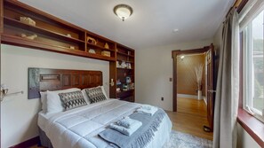 5 bedrooms, iron/ironing board, free WiFi, bed sheets - Rent an entire lake-view estate in the heart of wine country!   (Hammondsport)