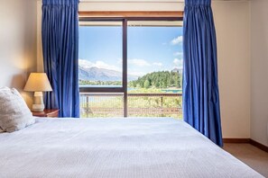 3 bedrooms, desk, iron/ironing board, WiFi