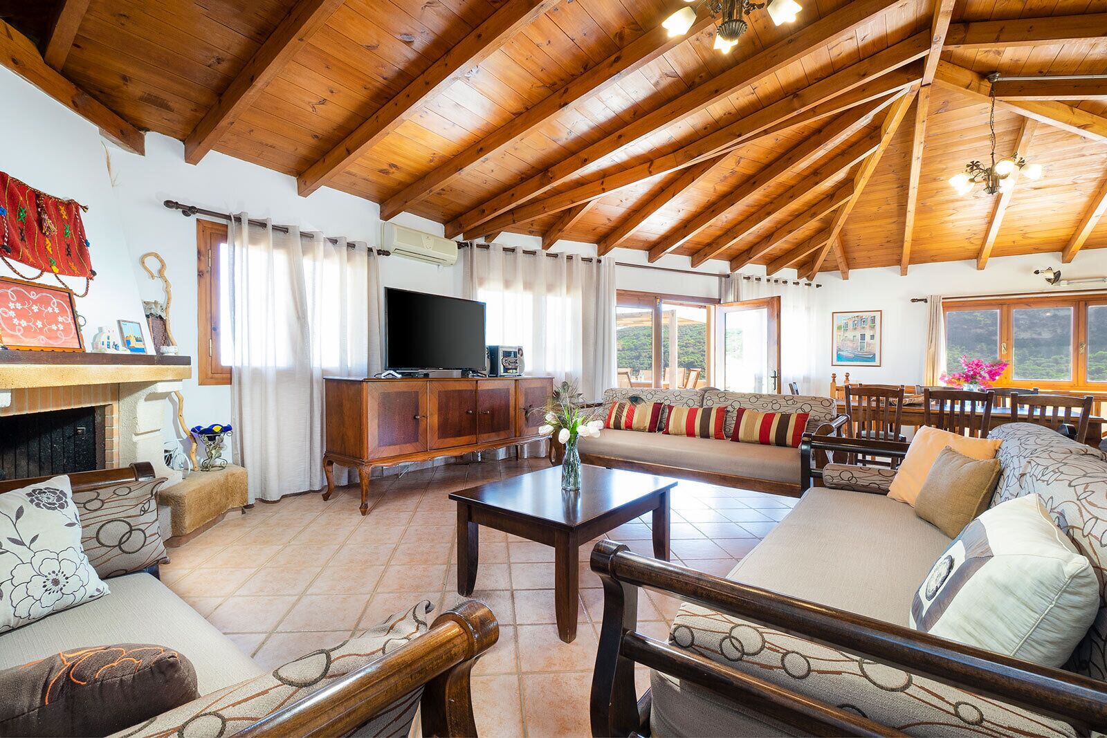 4-bedroom Topolia House with shared pool