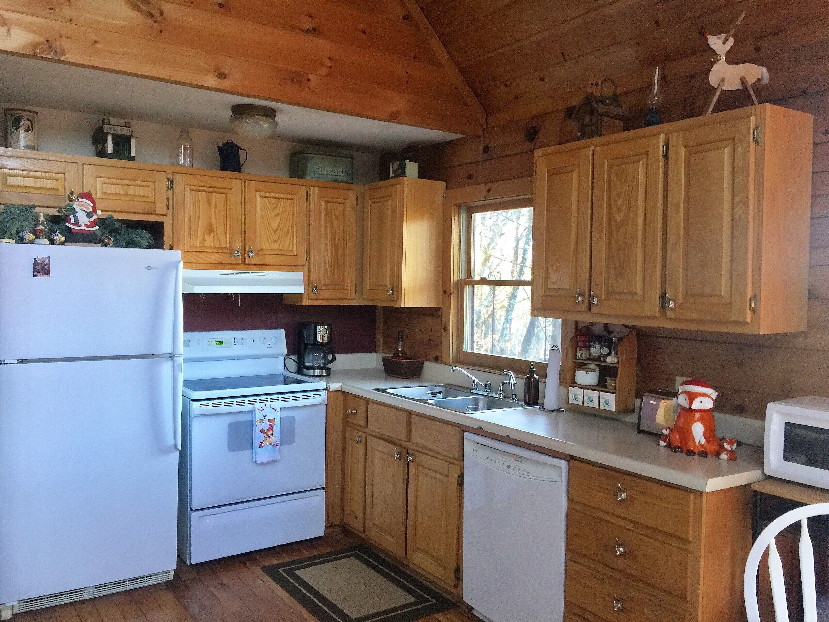 Cabin with Mountain views, near wineries and tubing, EV charger