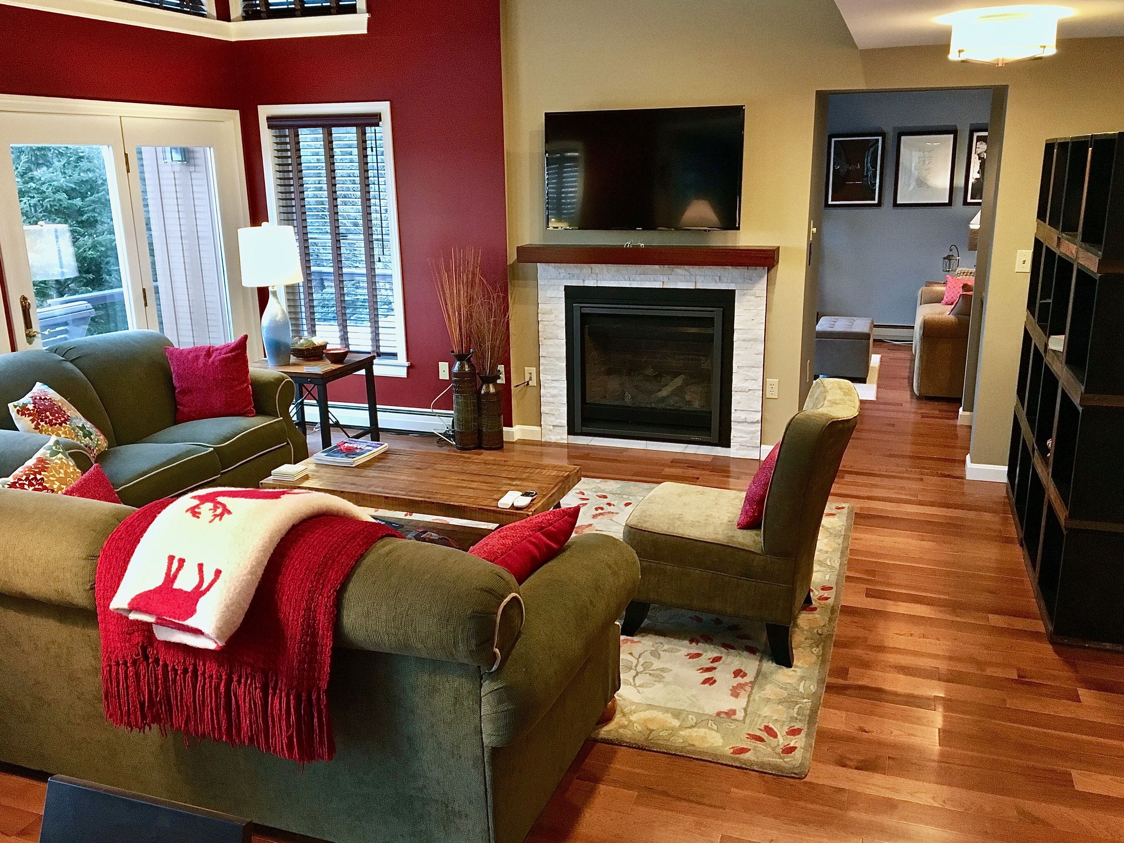 *** Beautiful Home & Gorgeous Views!! ***