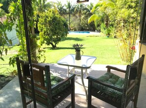 Outdoor dining - Rancho Hollywood - Furnas Lake.  (São José da Barra)
