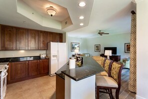 Fridge, microwave, oven, stovetop - Bay Bungalow at Naples Bay Resort (Naples)