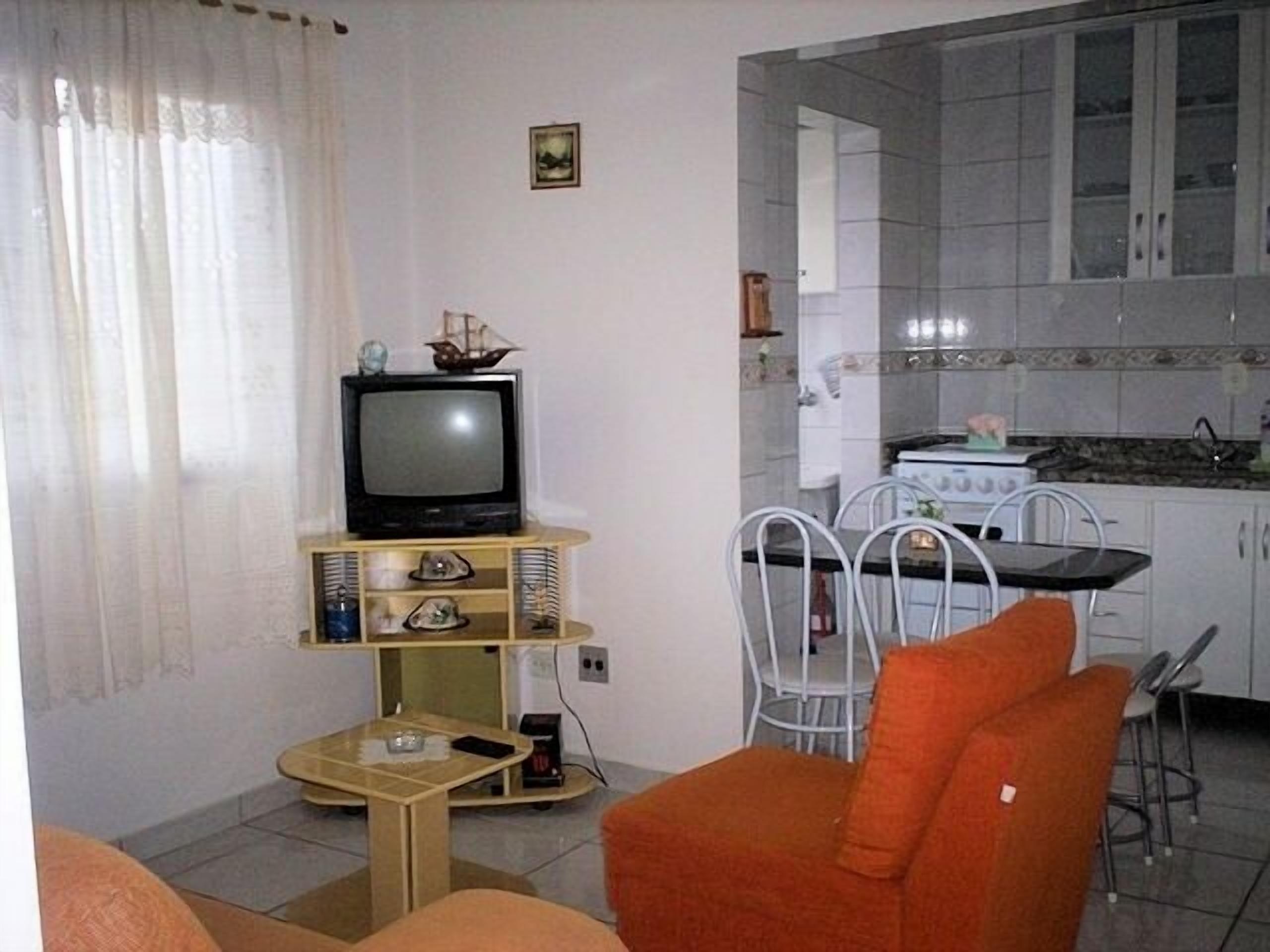 Fit in Vila Caiçara in Praia Grande for 6 people. IMPECCABLE