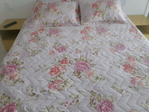 2 bedrooms, iron/ironing board, free WiFi