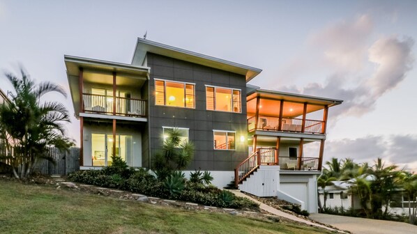 Exterior - DUNES Agnes Water Four bedroom two level property with pool & free WIFI. Pet friendly. (Agnes Water)