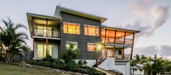 DUNES  Agnes Water Four bedroom two level property with pool & free WIFI. Pet friendly.