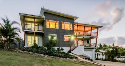 DUNES Agnes Water Four bedroom two level property with pool & free WIFI. Pet friendly.