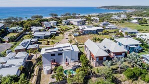 Exterior - DUNES Agnes Water Four bedroom two level property with pool & free WIFI. Pet friendly. (Agnes Water)